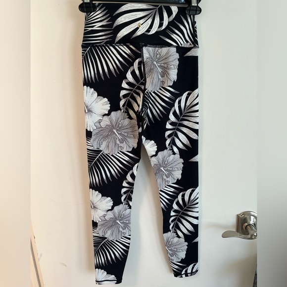 EUC Spiritual Gangster Tropical Leaf-print Perfect High-waist Leggings - size XS - Picture 7 of 7